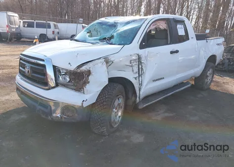 2010 Toyota Tundra Grade 5.7L V8 z USA, uszkodzony, nr VIN 5TFUW5F11AX125613